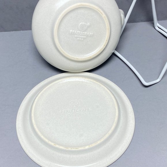 Vintage Pfaltzgraff Yorktowne Gravy Sauce Boat and Underplate Drip Tray Plate - Picture 9 of 11